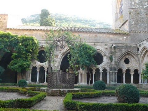 Abbaye de Fontfroide le cloître