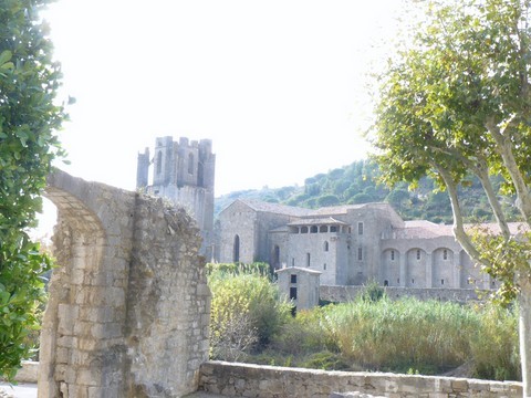 Lagrasse abbaye de Ste-Marie-d'Orbieu