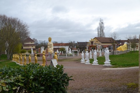 La Pagode jardin et statues