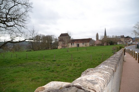 Noyant d'Allier : château et village