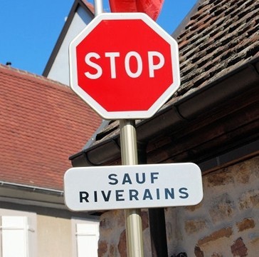 Stop sauf riverains